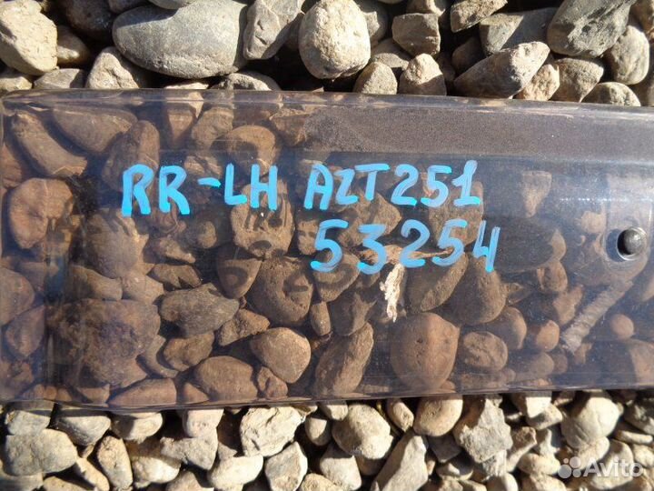 Ветровик задний левый Toyota Avensis AZT251