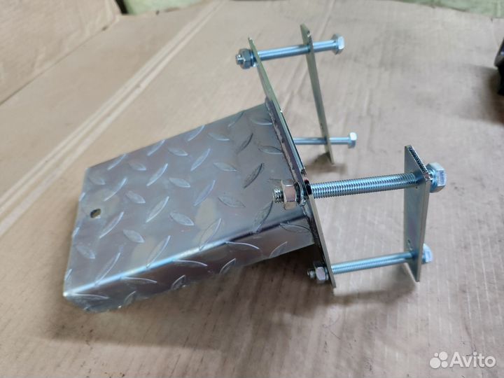 Подножка для лодочного прицепа