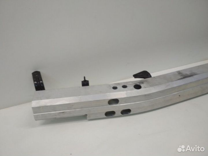 Усилитель бампера передний Toyota Land Cruiser 200