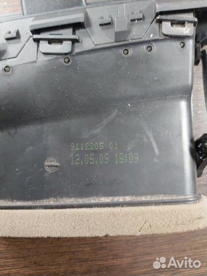 Воздуховод правый Bmw 525I E60 N52B25AF 2006