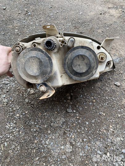 Фара левая волга 31105