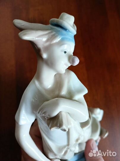 Статуэтка фарфор клоун