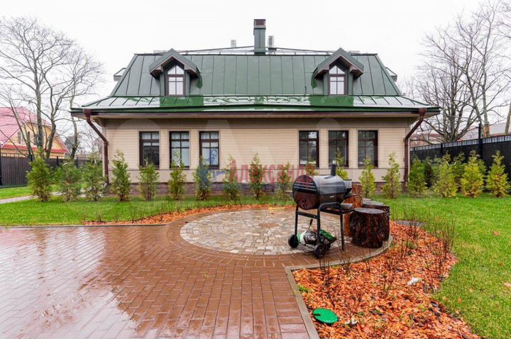 Коттедж 327 м² на участке 15 сот.