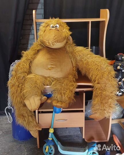 Большая мягкая игрушка обезьяна