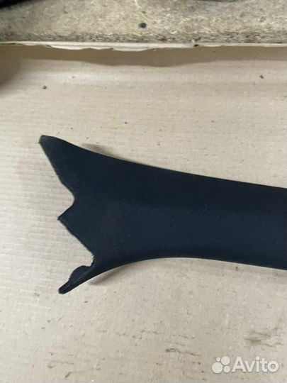 Обшивка стойки передняя правая Mercedes-Benz