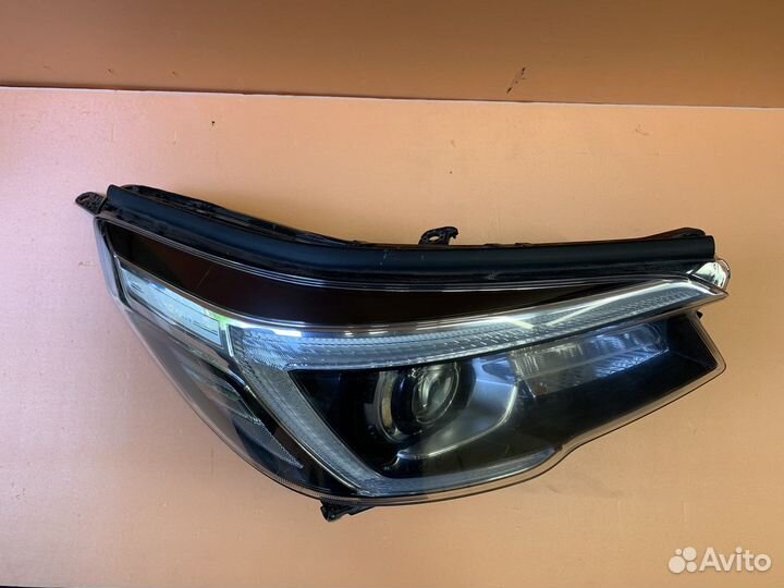 Фара правая Subaru Forester SK