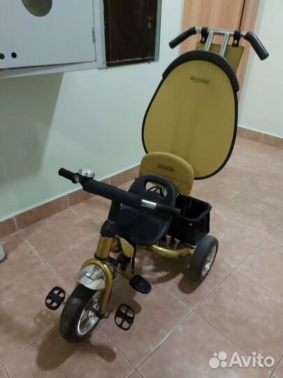 Велосипед с ручкой Lexus Trike