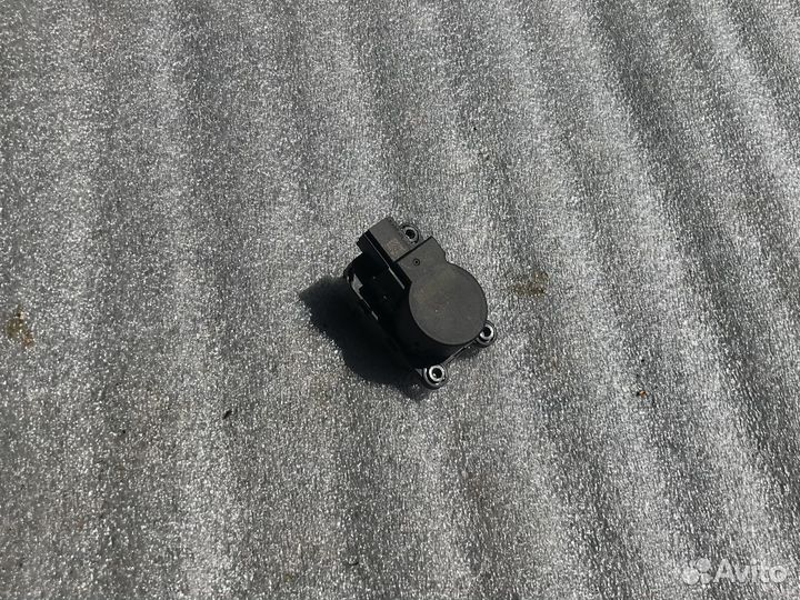 Моторчик заслонки отопителя Chevrolet Camaro V