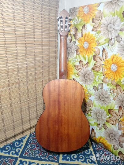 Классическая испанская гитара