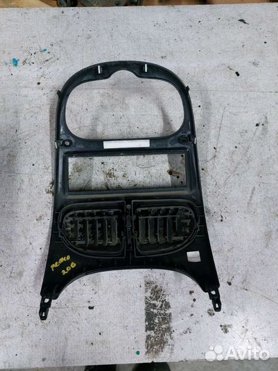 Центральная консоль Peugeot 206