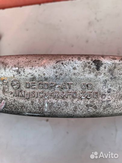 Поворотный кулак правый Ауди А6 передний