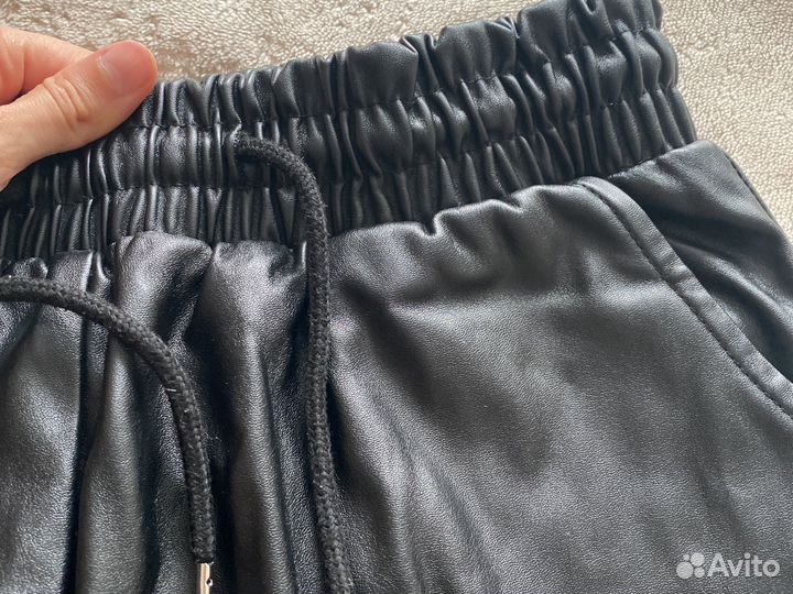 Брюки из кожзама