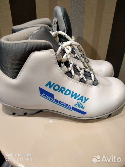 Лыжные ботинки