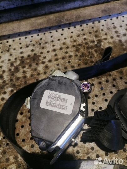 Ремень безопасности Volkswagen Jetta