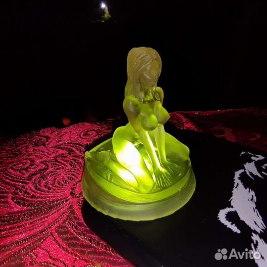 Статуэтка обнаженная девушка