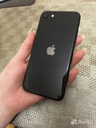 iPhone SE, 64 ГБ