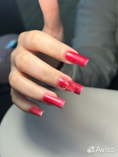 Модель на Маникюр/Педикюр/Наращивание ногтей