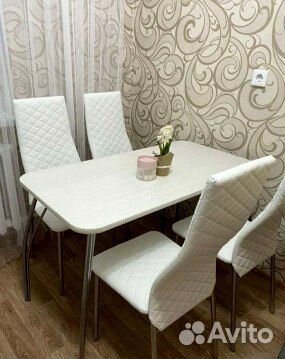 Кухонный стол и стулья новые,как икеа