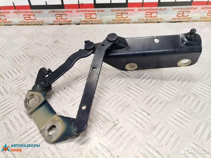 Петля капота Land Rover Freelander 2006 LR001565