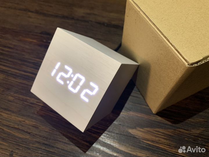 Часы настольные LED