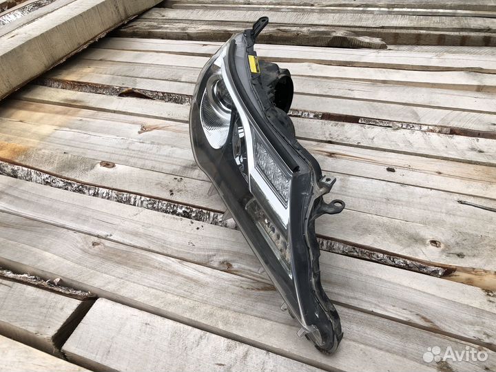 Фара правая Toyota RAW4