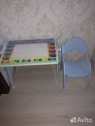 Детский стол со стулом