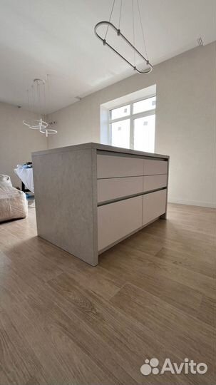 Кухонный гарнитур с островом