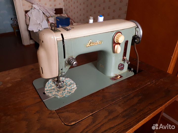 Швейная машинка LADA 236