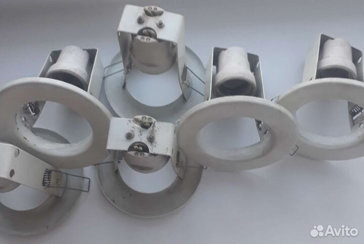 Светильник потол.встраив. под патрон Е-27(4шт.)б/у