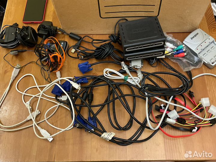 Куча кабелей для старых айфонов, micro USB