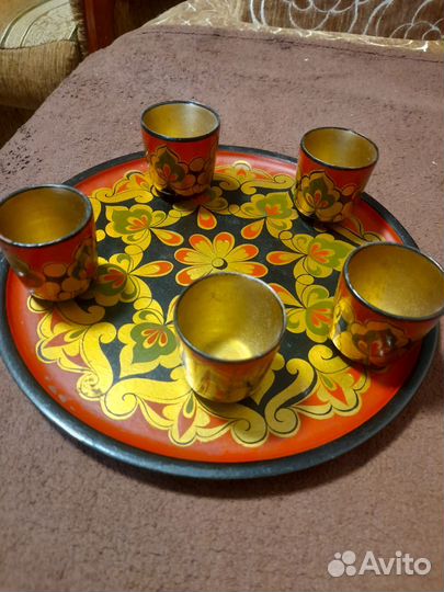 Поднос с рюмками