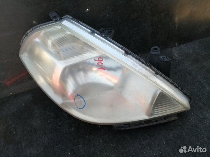 Фара правая Nissan Tiida C11