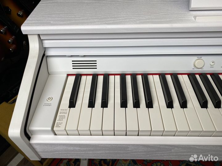 Цифровое пианино белое Artesia DP3 с банкеткой