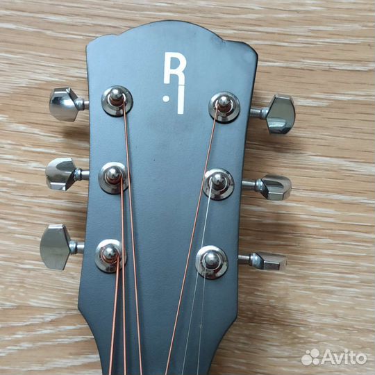 Акустическая гитара 