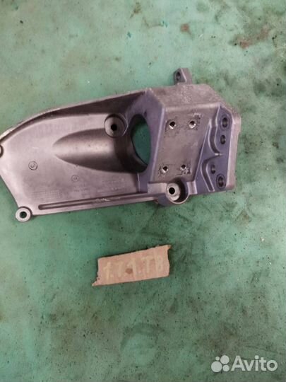 Кронштейн крепления катализатора volvo XC90 T35