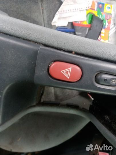 Кнопка аварийки Renault Laguna 1