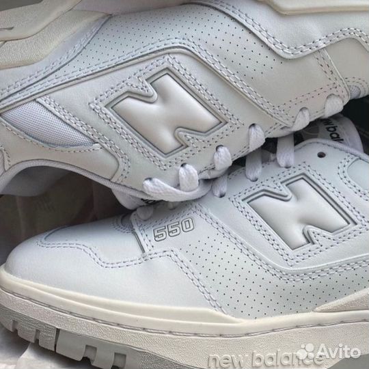 Белые мужские кроссовки new balance 550