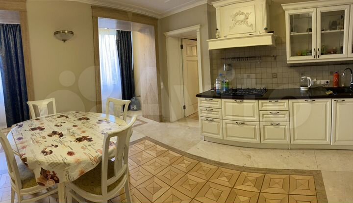 4-к. квартира, 142 м², 1/5 эт.