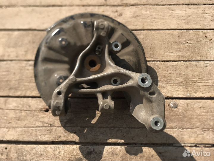 Кулак задний левый volkswagen tiguan тигуан