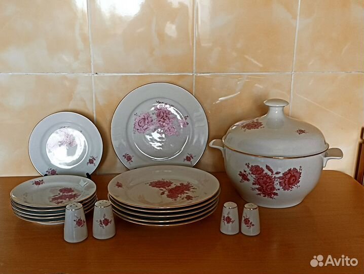 Сервиз столовый. 6 персон.17 предметов.Кахла. гдр