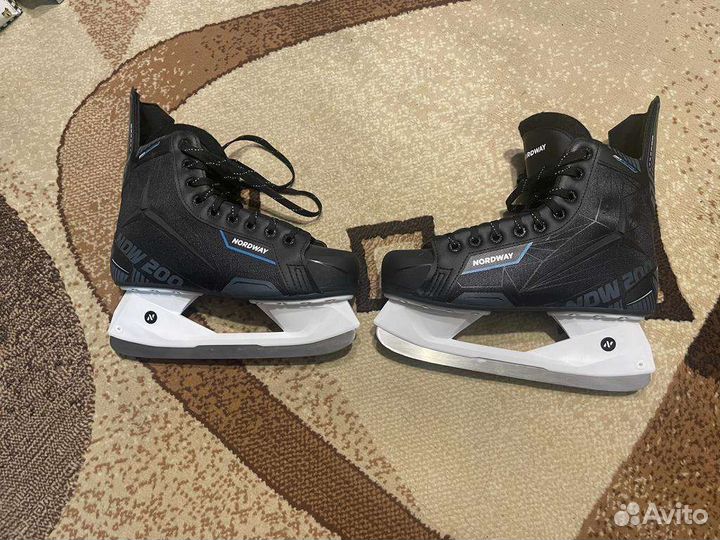 Коньки хоккейные