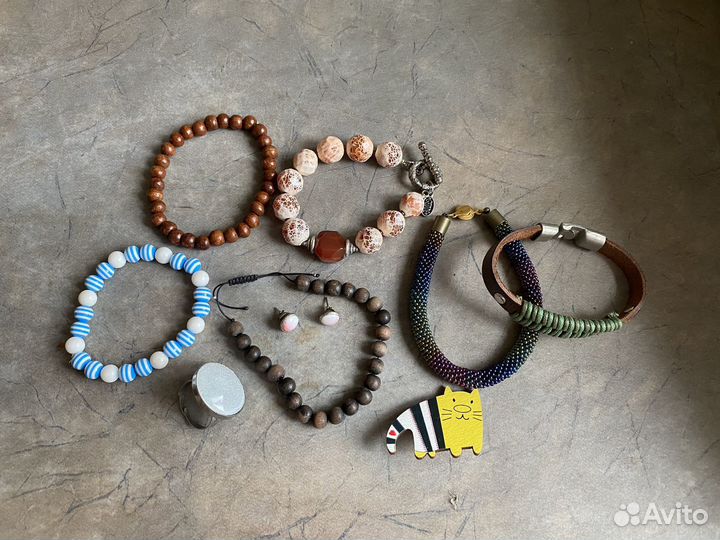 Браслеты, серьги, брошь пакетом