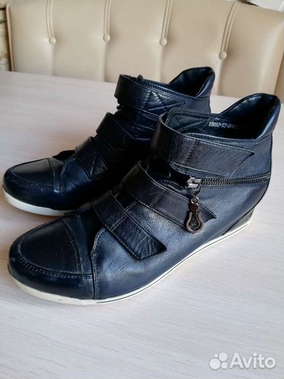 Ботинки на танкетке р.38