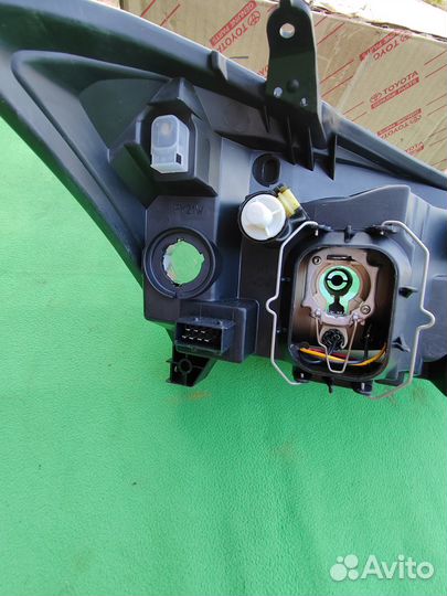 Фара передняя левая toyota corolla 120 хэтчбек