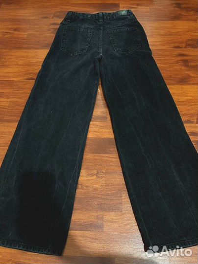 Женские чёрные прямые джинсы на высокой талии