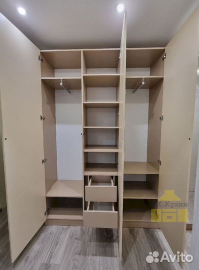 Шкаф купе с зеркалом