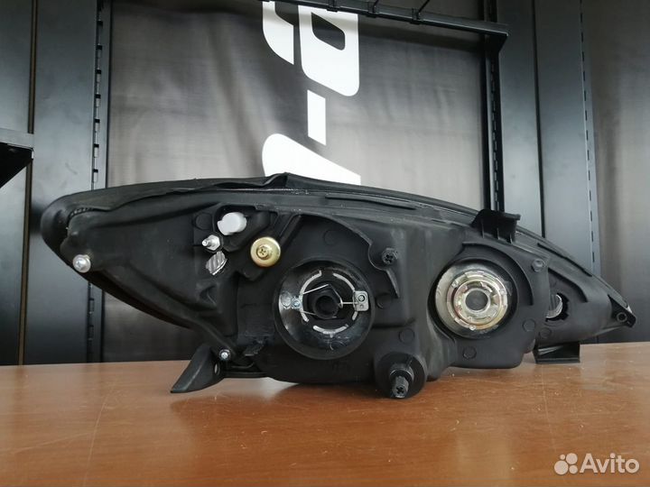Фара левая toyota camry 04-06 короткое ухо