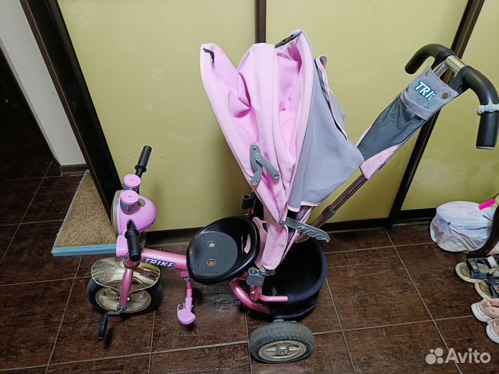 Детский трехколесный велосипед с ручкой