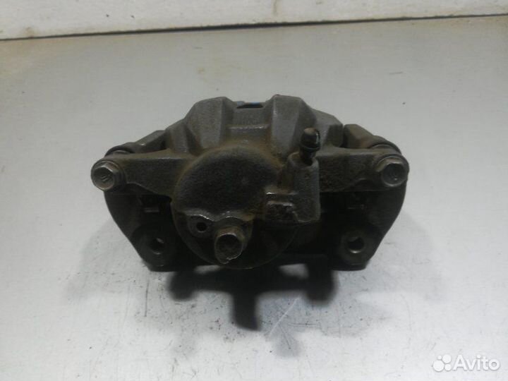 Суппорт передний правый Toyota Corolla 150