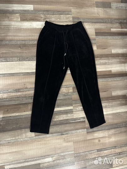 Пакет вещей для девушки: брюки, свитера